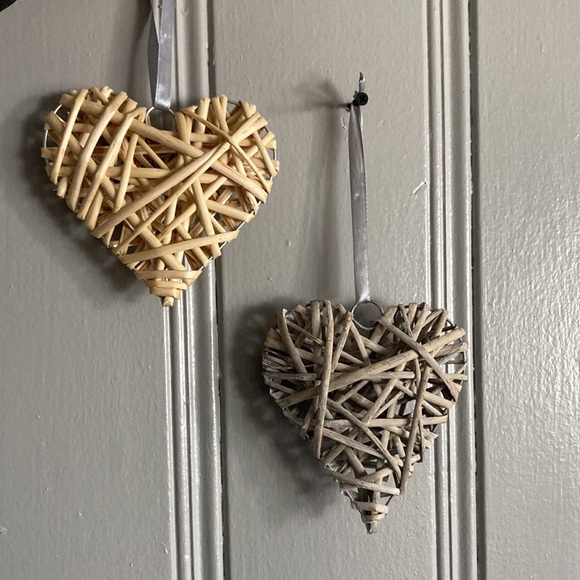 Gorgeous Handmade Gray Brown Wicker Hanging Heart Decoration w/ ribbon - Picture 7 of 7
